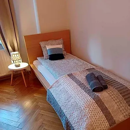 House אכסניה
