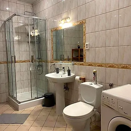 אכסניה House *